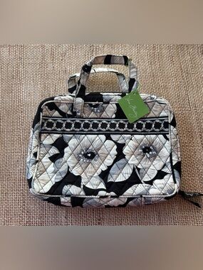 NWT Vera Bradley Camillia Pattern Book Cover w/Pockets & Ribbon Bookmarks.
